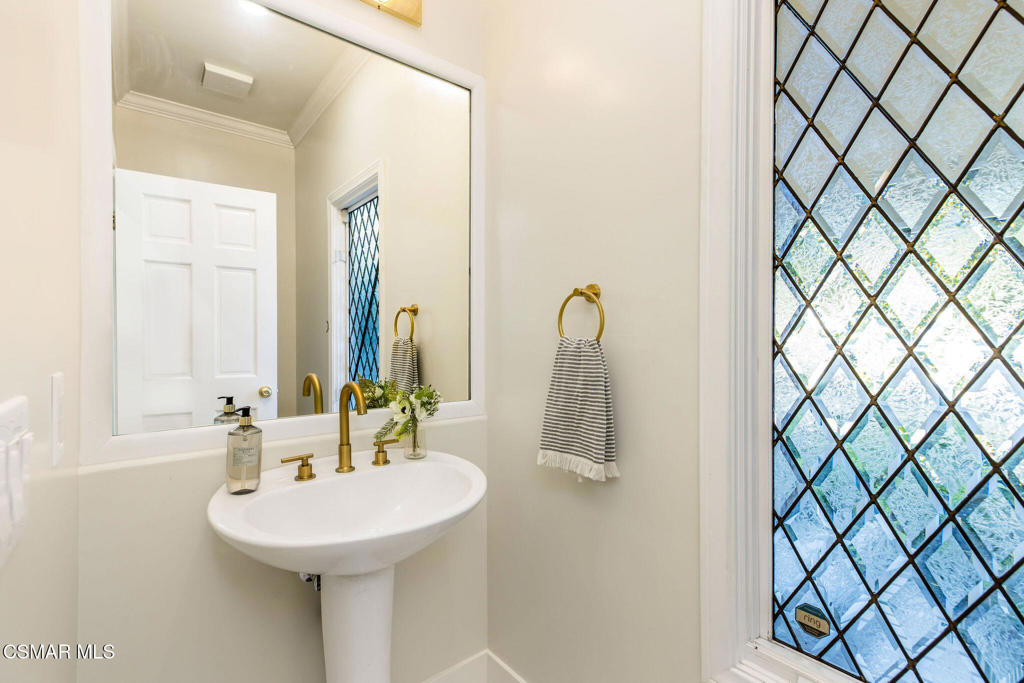 930 Ravensbury Street