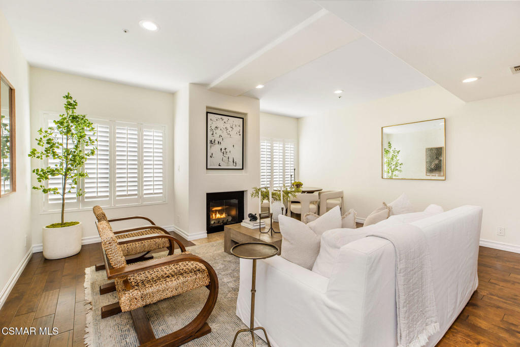 11920 Goshen Avenue 202