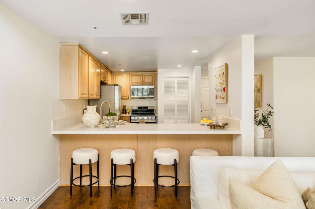 11920 Goshen Avenue 202