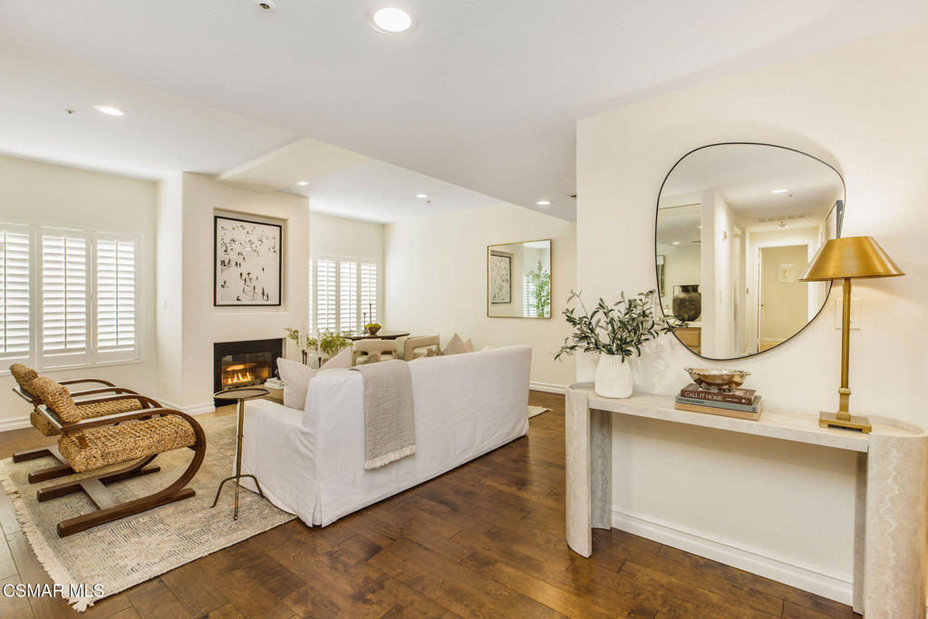 11920 Goshen Avenue 202