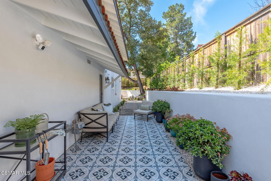 1944 Stonesgate Street