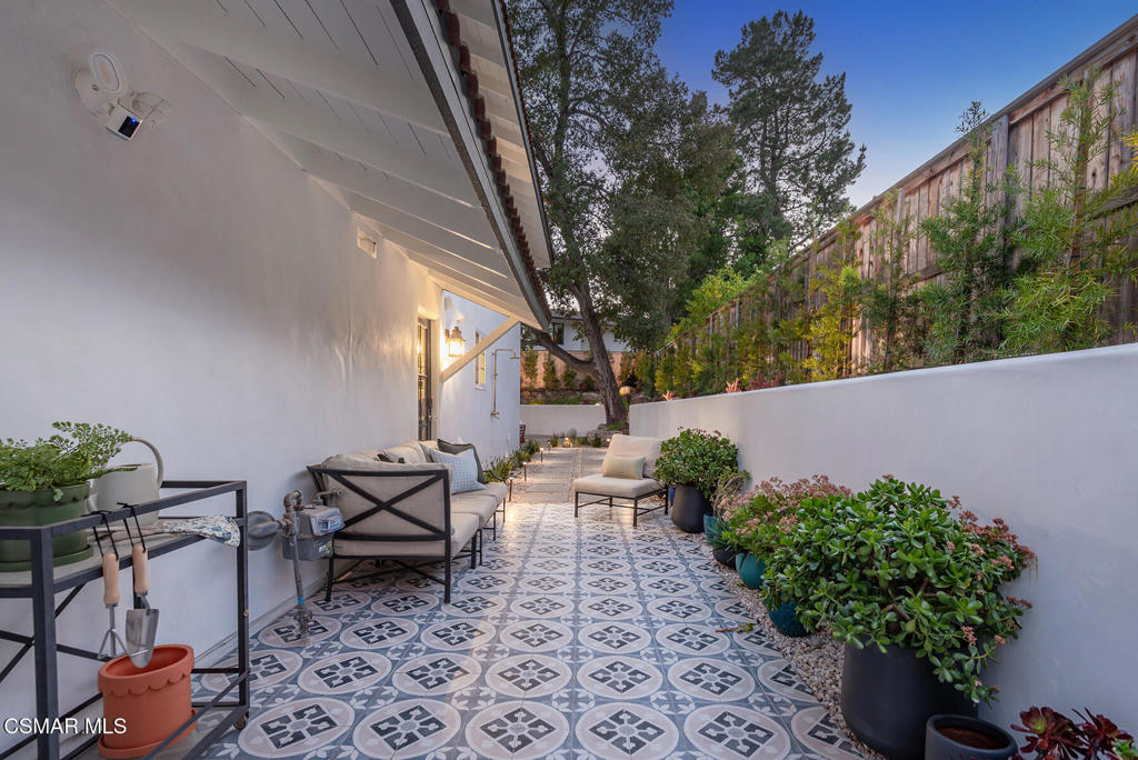 1944 Stonesgate Street