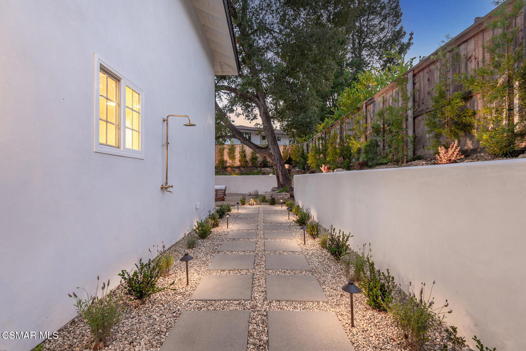 1944 Stonesgate Street