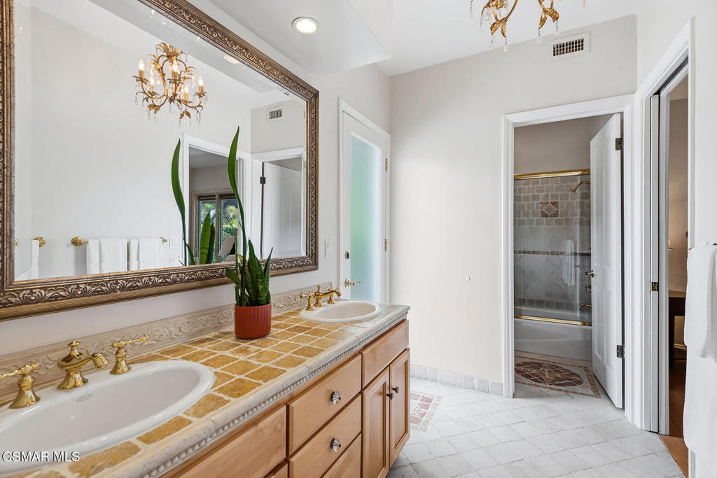 4011 Cresthaven Drive