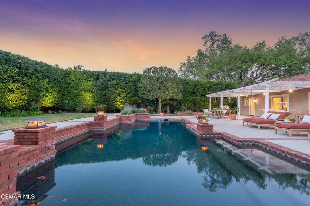 4011 Cresthaven Drive