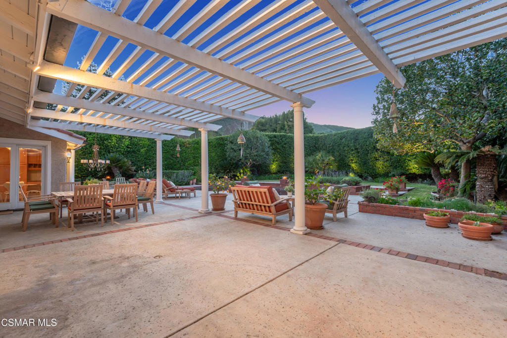 4011 Cresthaven Drive