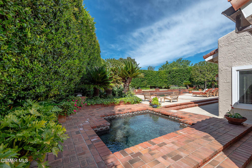 4011 Cresthaven Drive