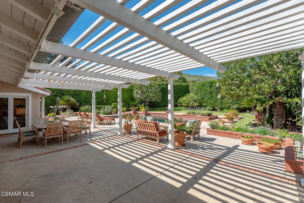 4011 Cresthaven Drive