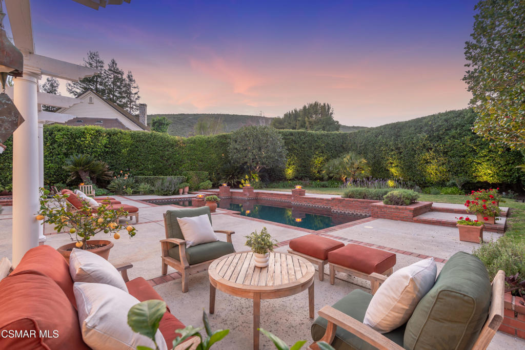 4011 Cresthaven Drive