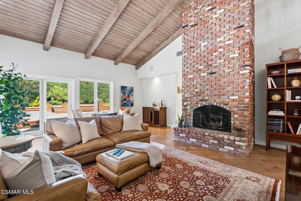 4011 Cresthaven Drive