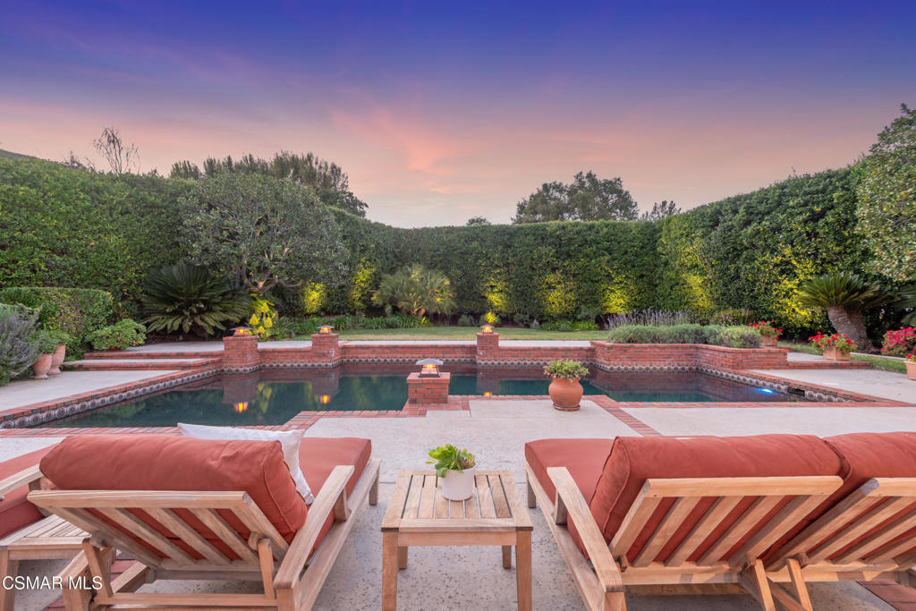 4011 Cresthaven Drive