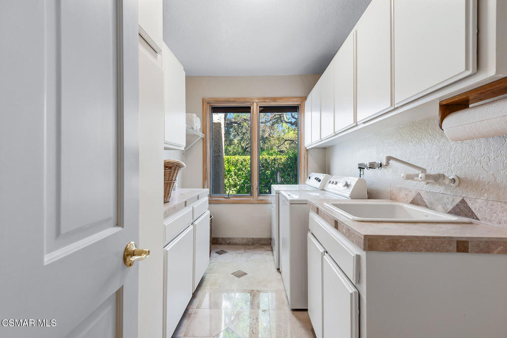 4011 Cresthaven Drive