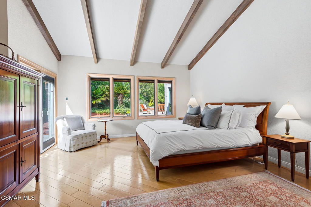 4011 Cresthaven Drive