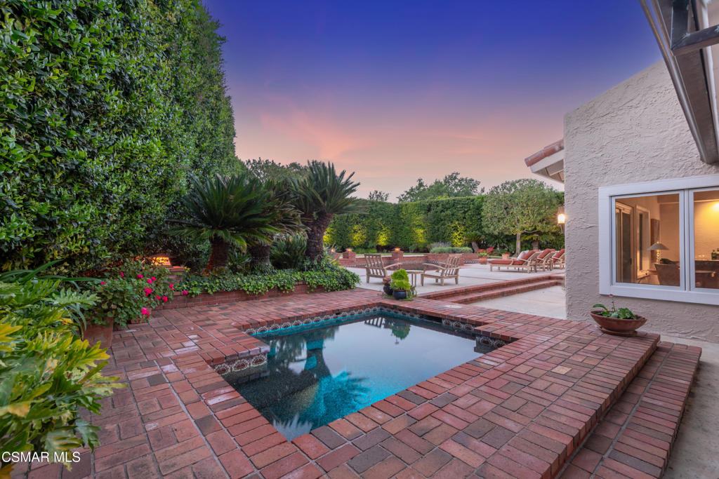 4011 Cresthaven Drive