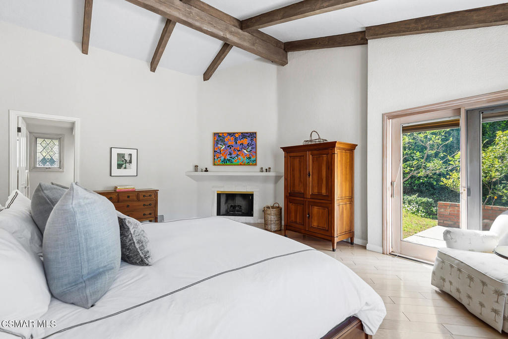 4011 Cresthaven Drive