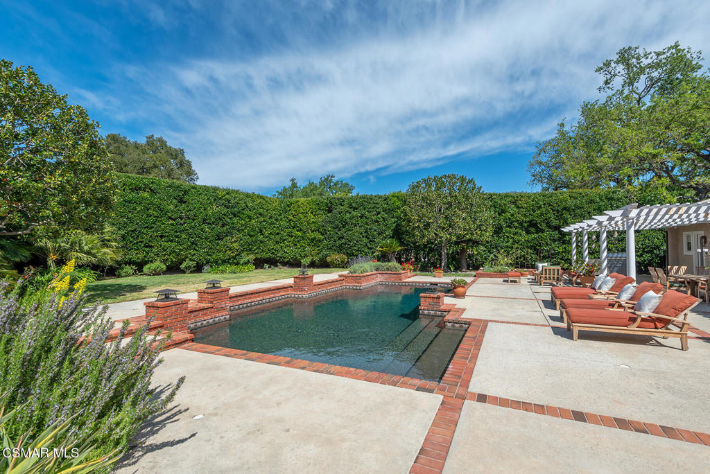 4011 Cresthaven Drive