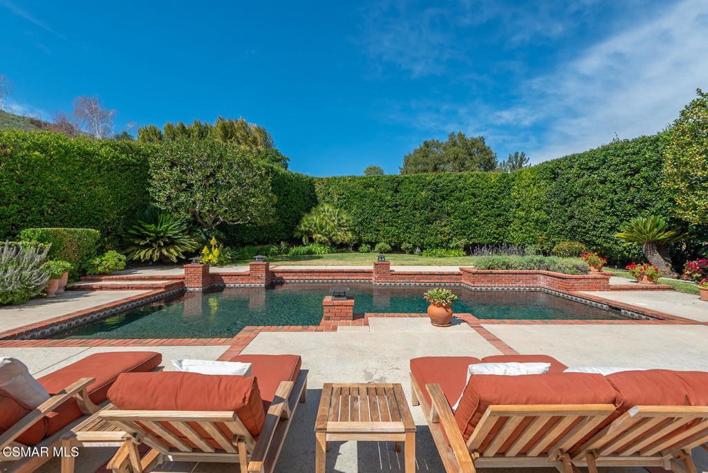 4011 Cresthaven Drive