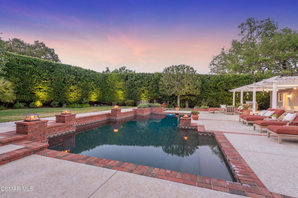 4011 Cresthaven Drive