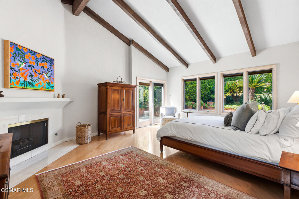 4011 Cresthaven Drive