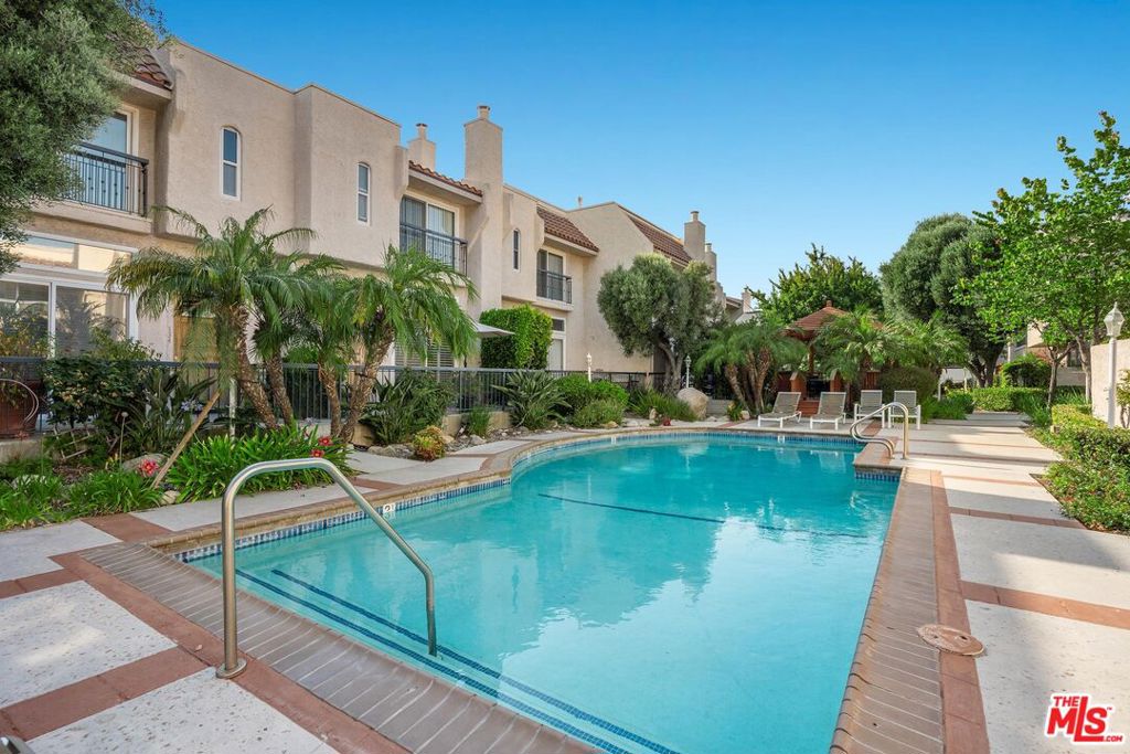 5333 Zelzah Avenue 139