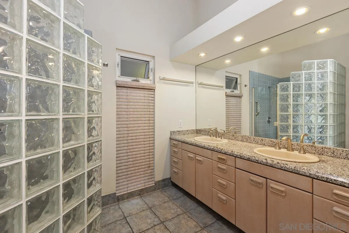4909 Pacifica Dr