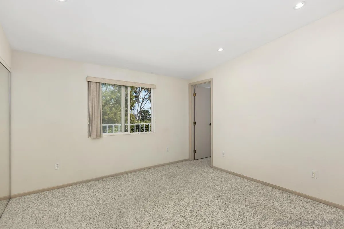 4909 Pacifica Dr