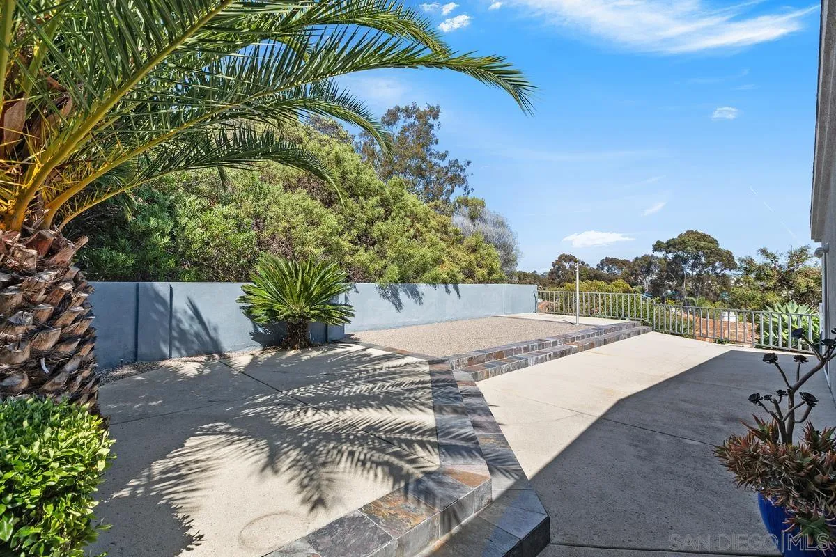 4909 Pacifica Dr