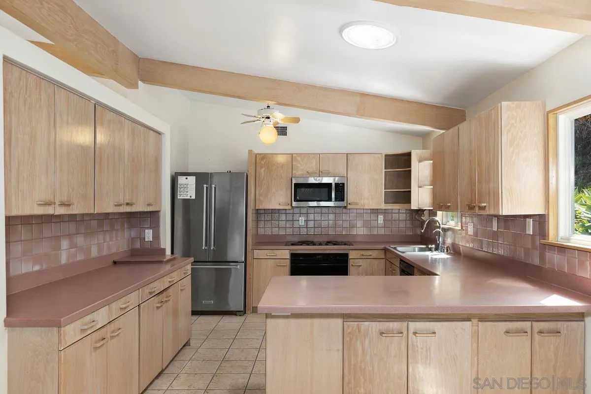 4909 Pacifica Dr