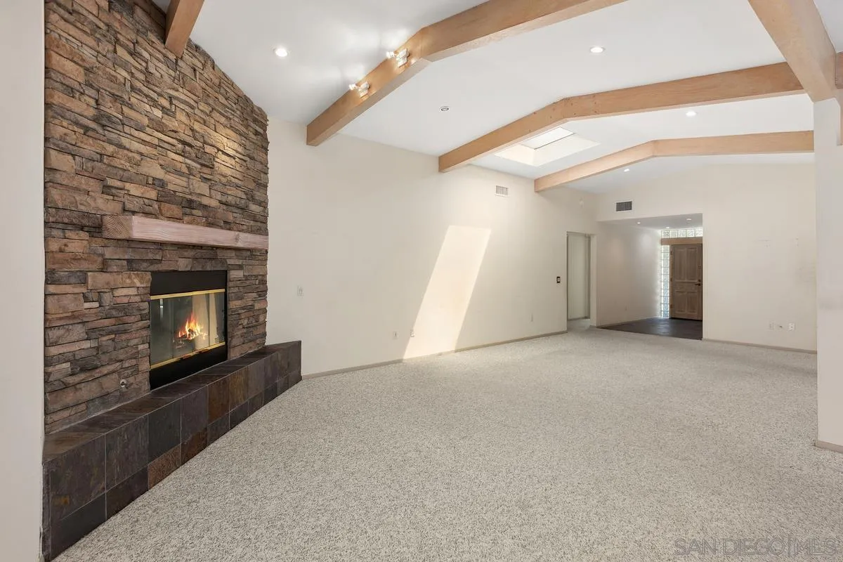 4909 Pacifica Dr