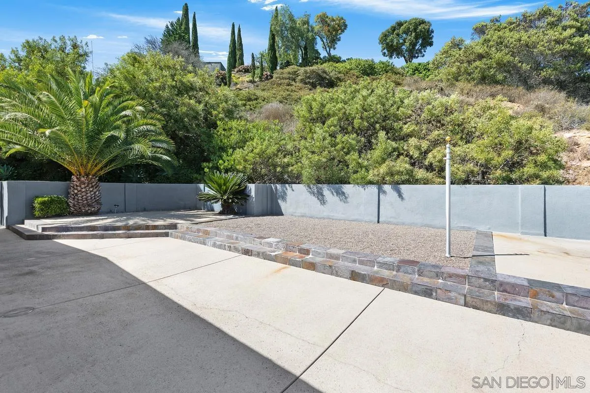 4909 Pacifica Dr