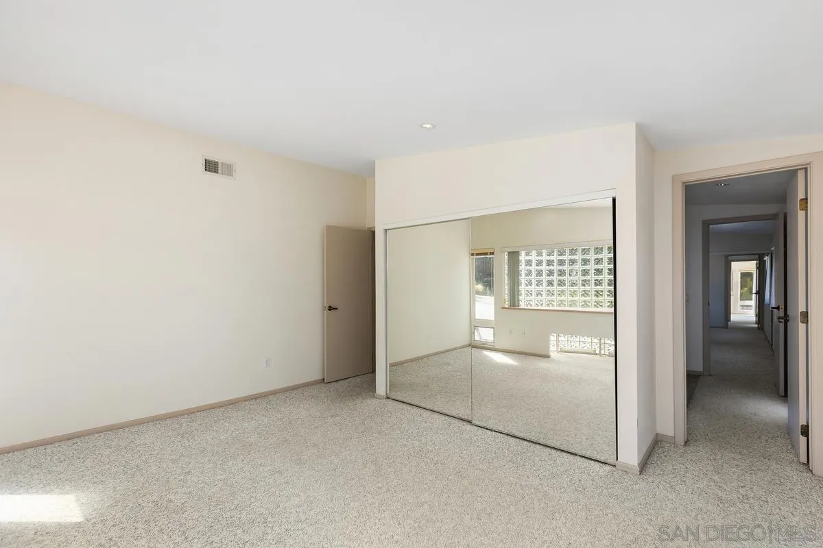 4909 Pacifica Dr