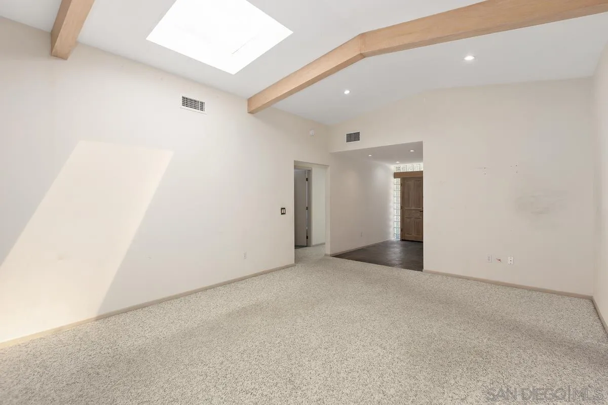 4909 Pacifica Dr