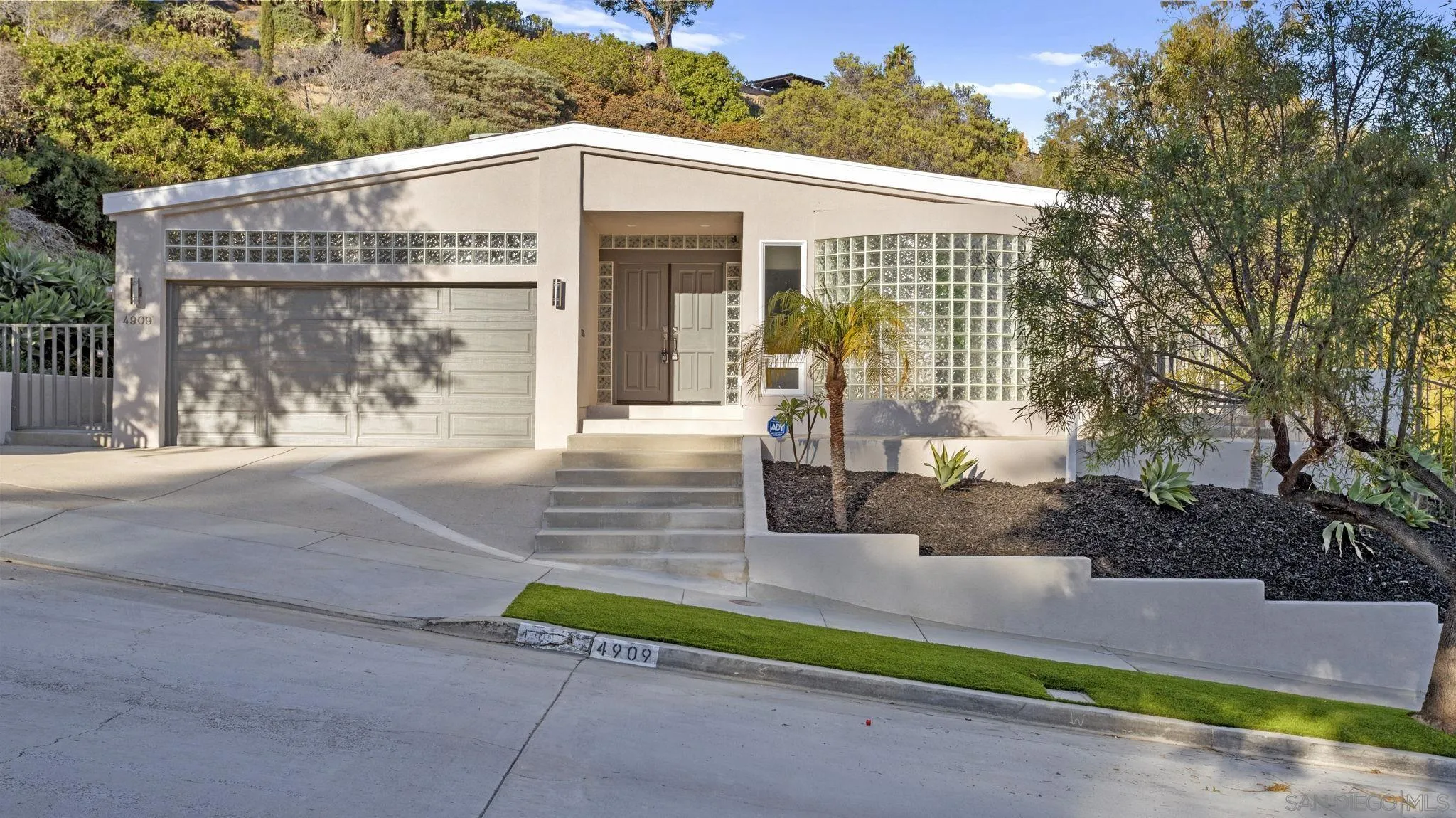 4909 Pacifica Dr