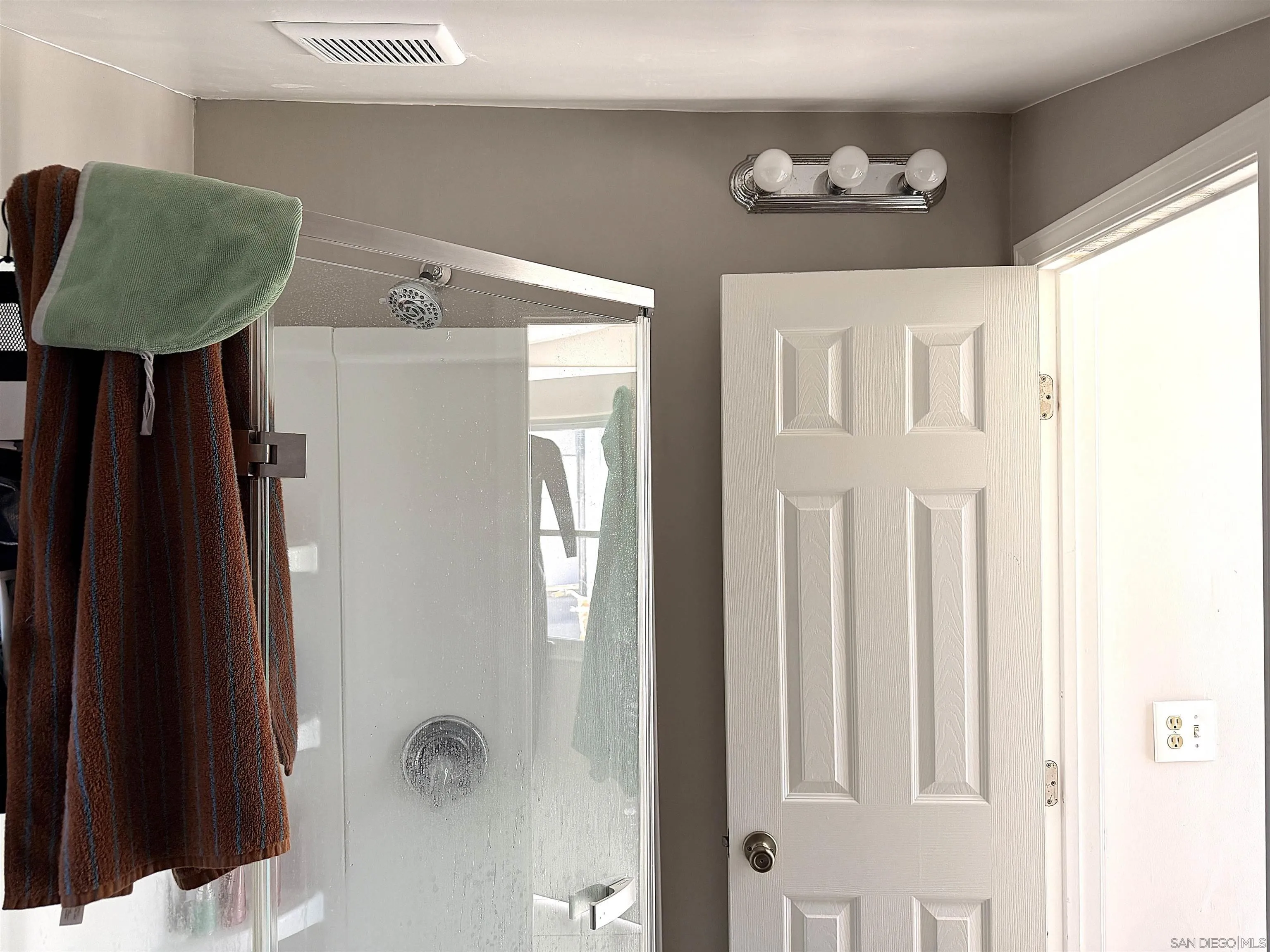 819-21 Tourmaline St