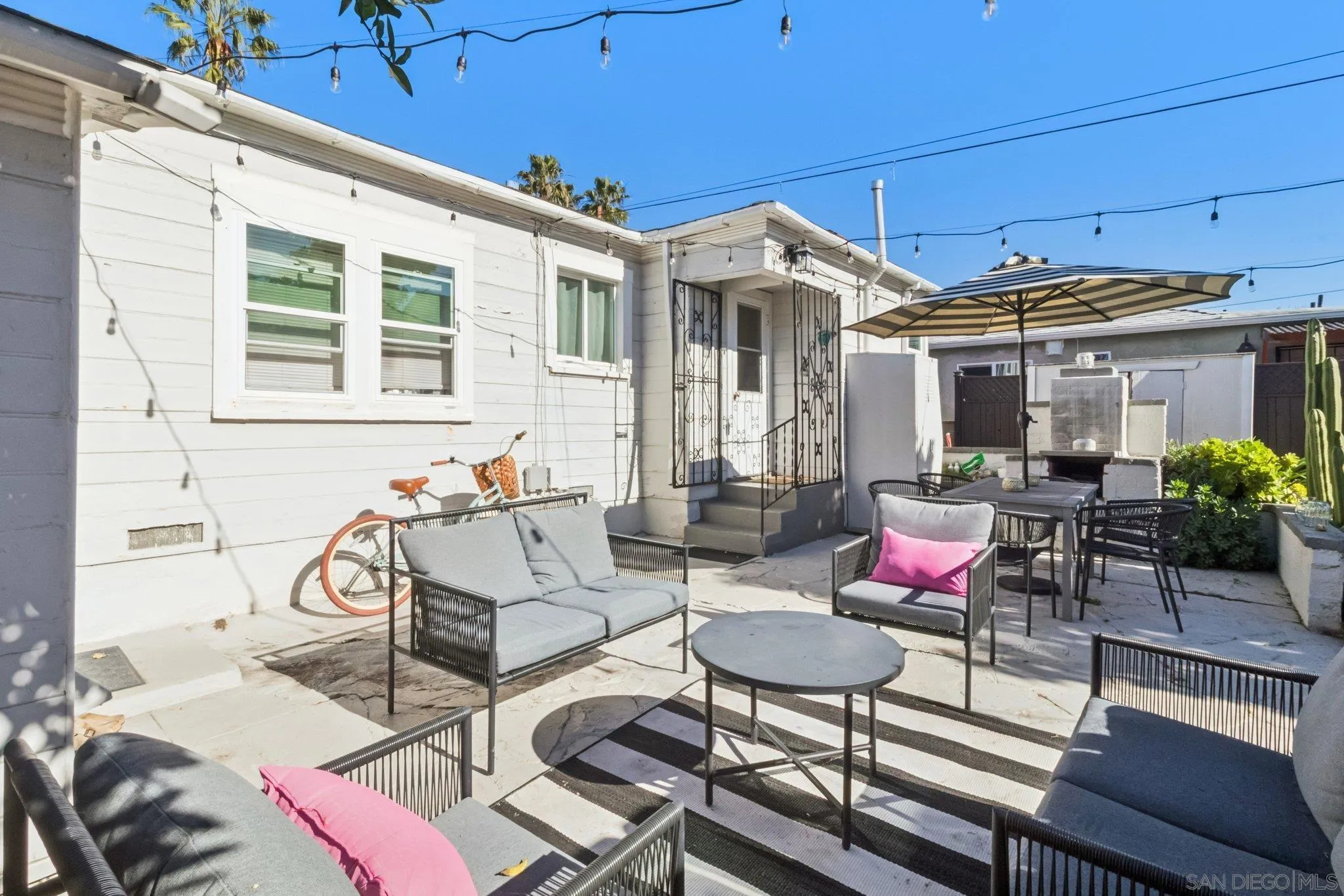 819-21 Tourmaline St