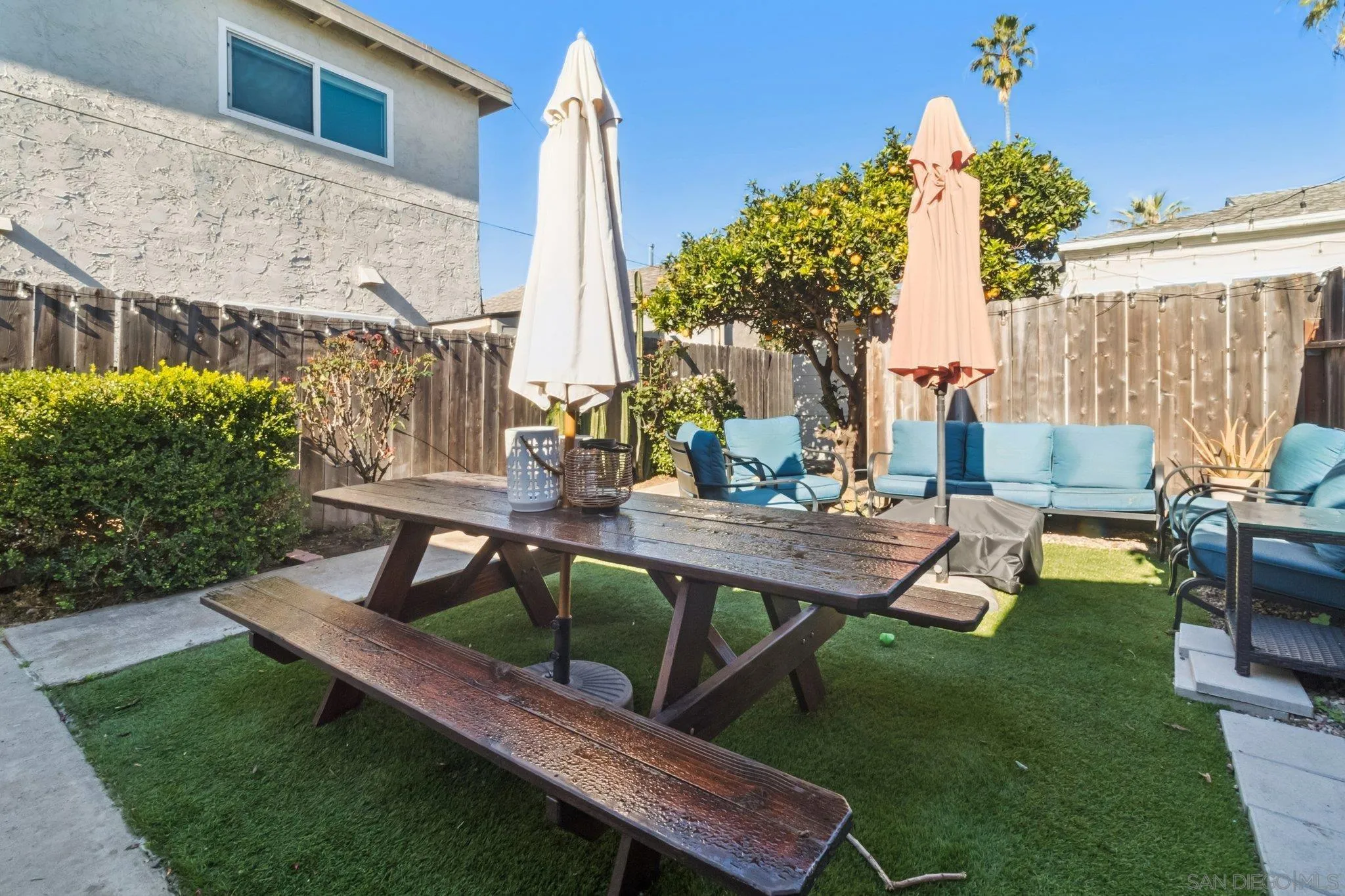 819-21 Tourmaline St