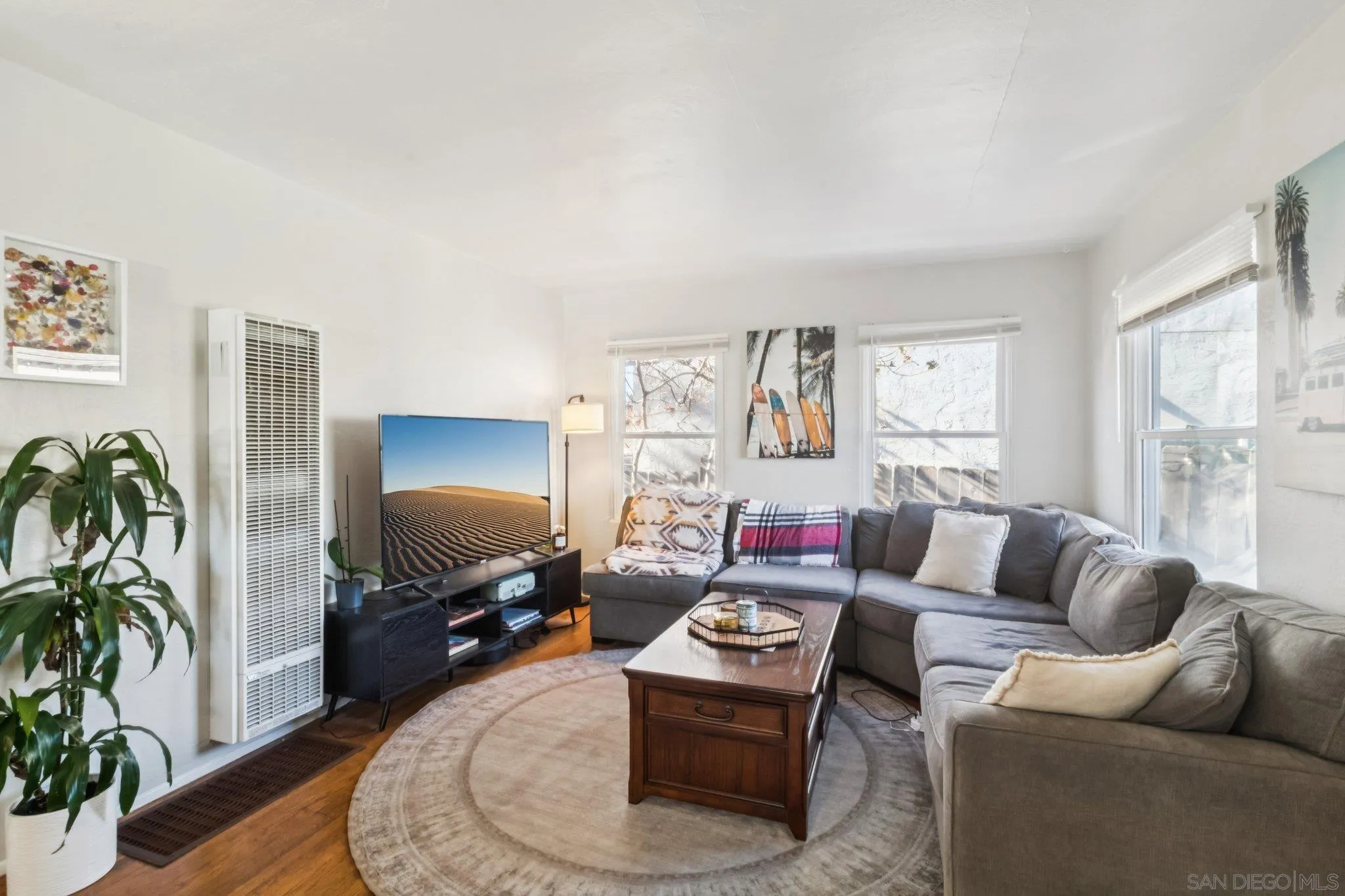 819-21 Tourmaline St