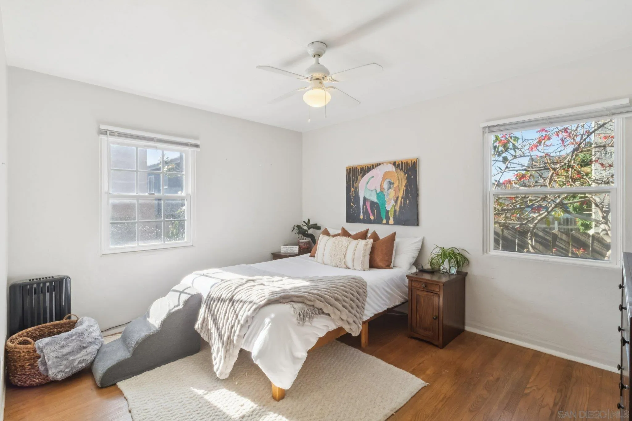 819-21 Tourmaline St