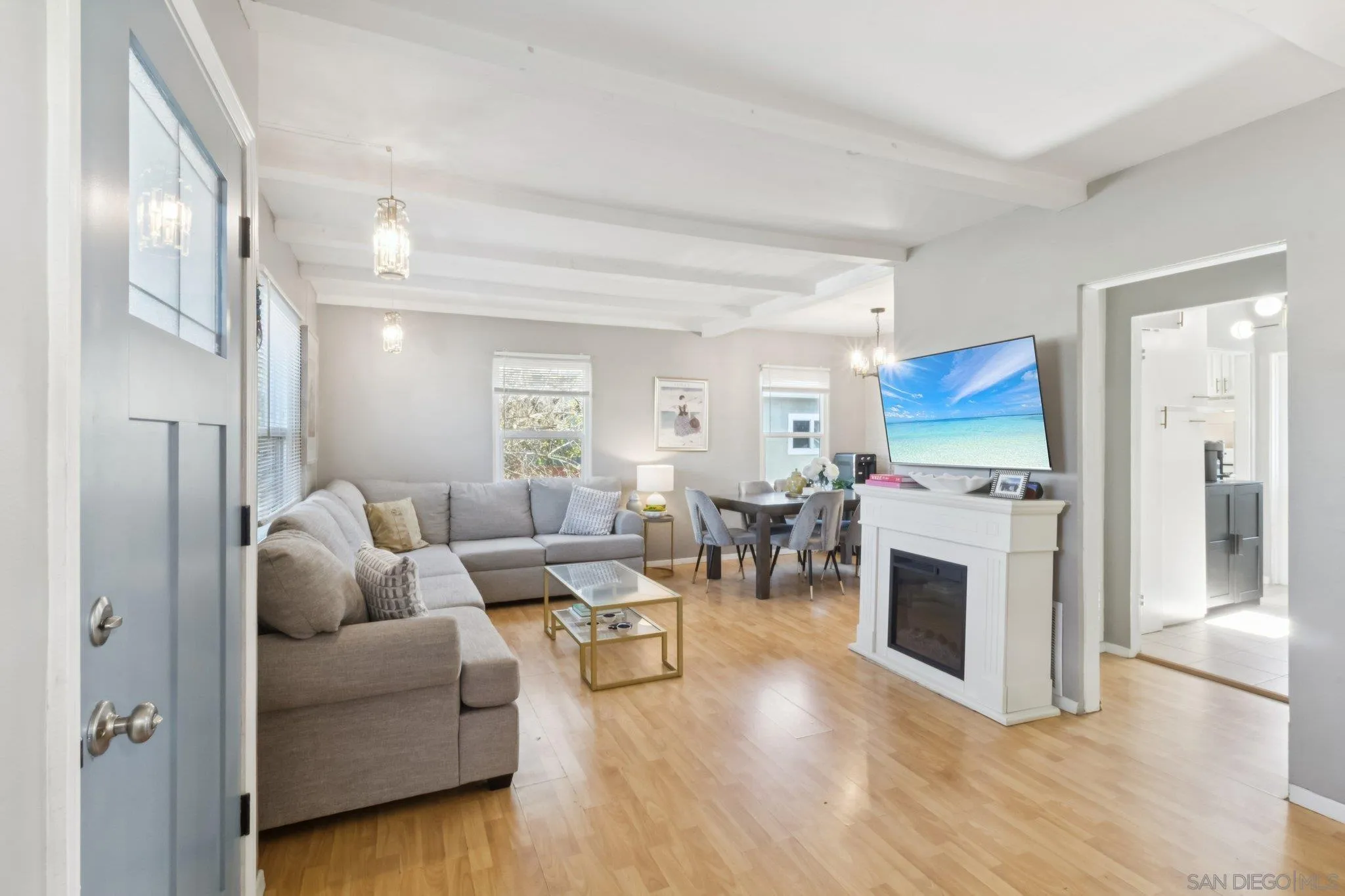 819-21 Tourmaline St