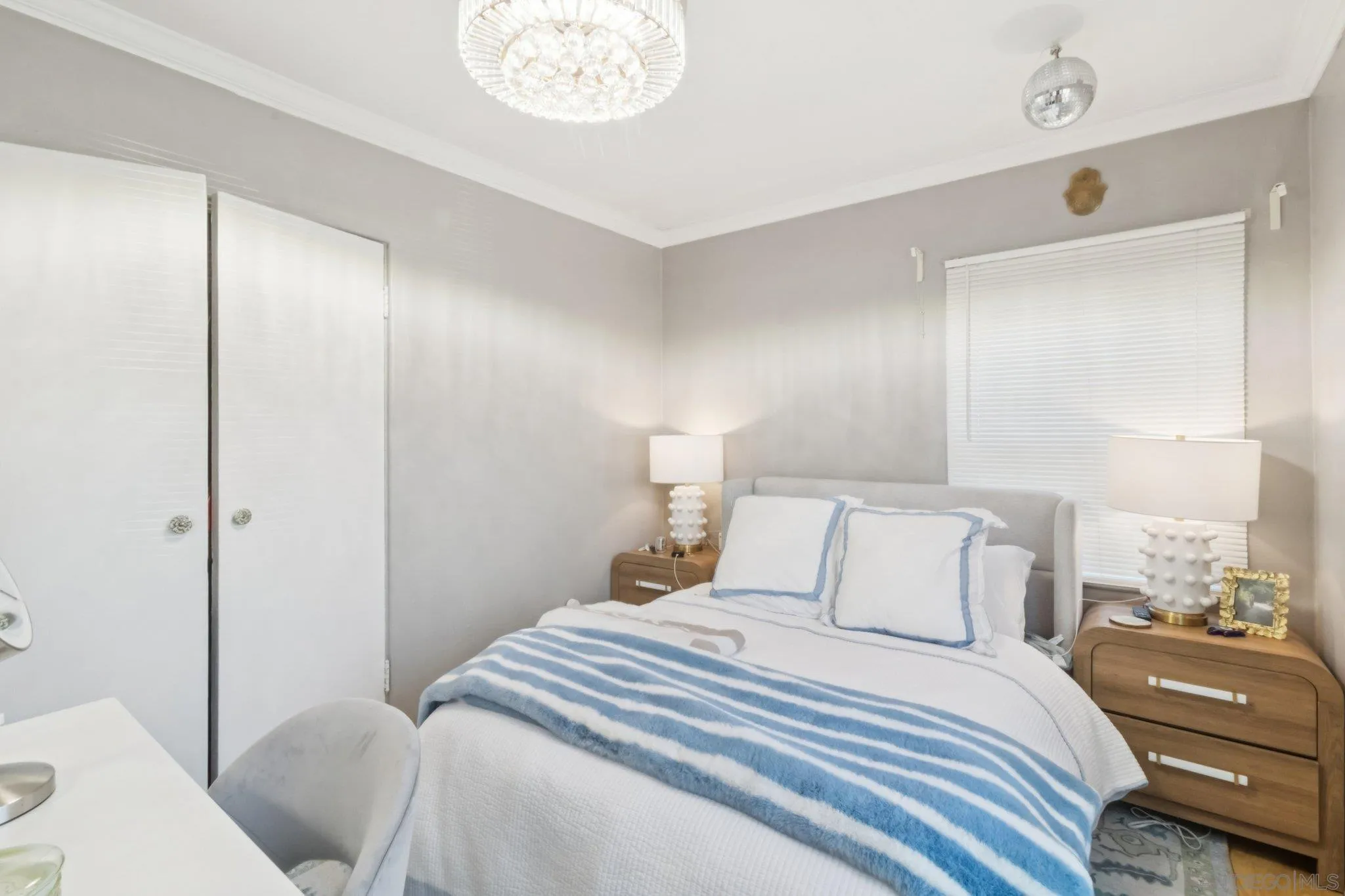 819-21 Tourmaline St