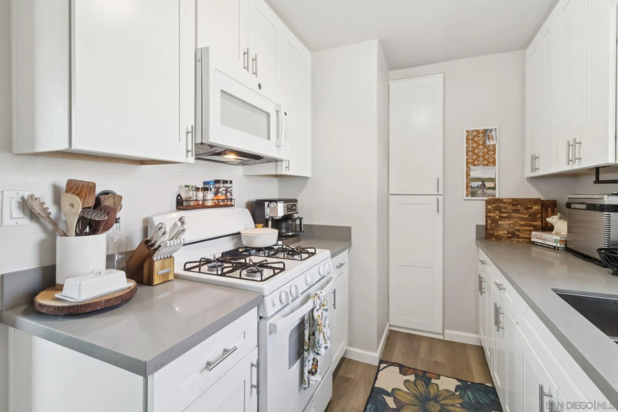 819-21 Tourmaline St