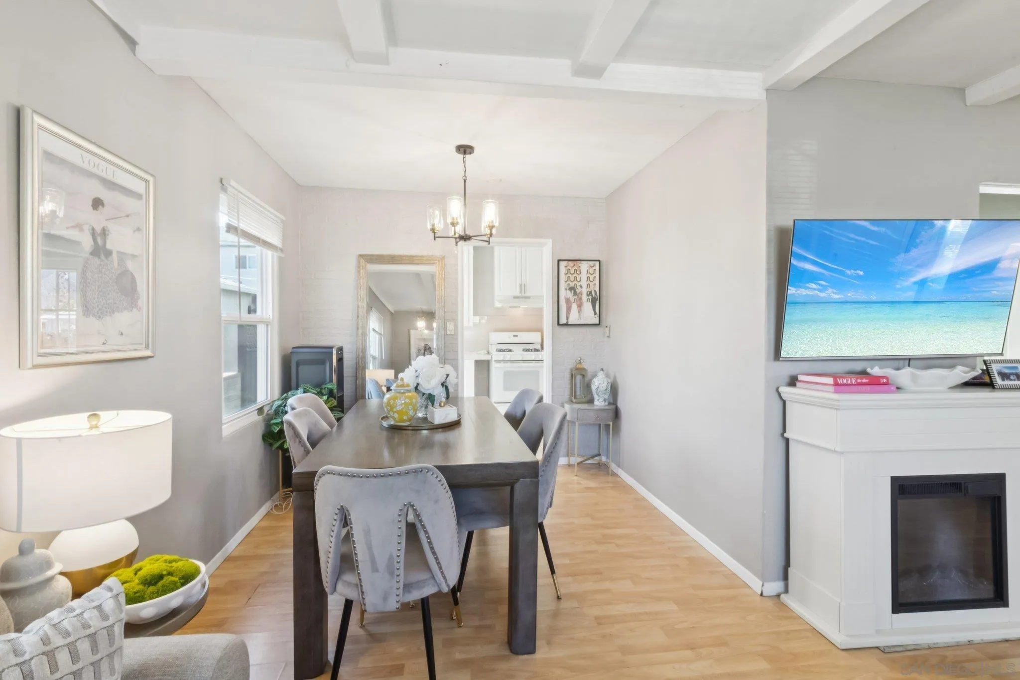 819-21 Tourmaline St