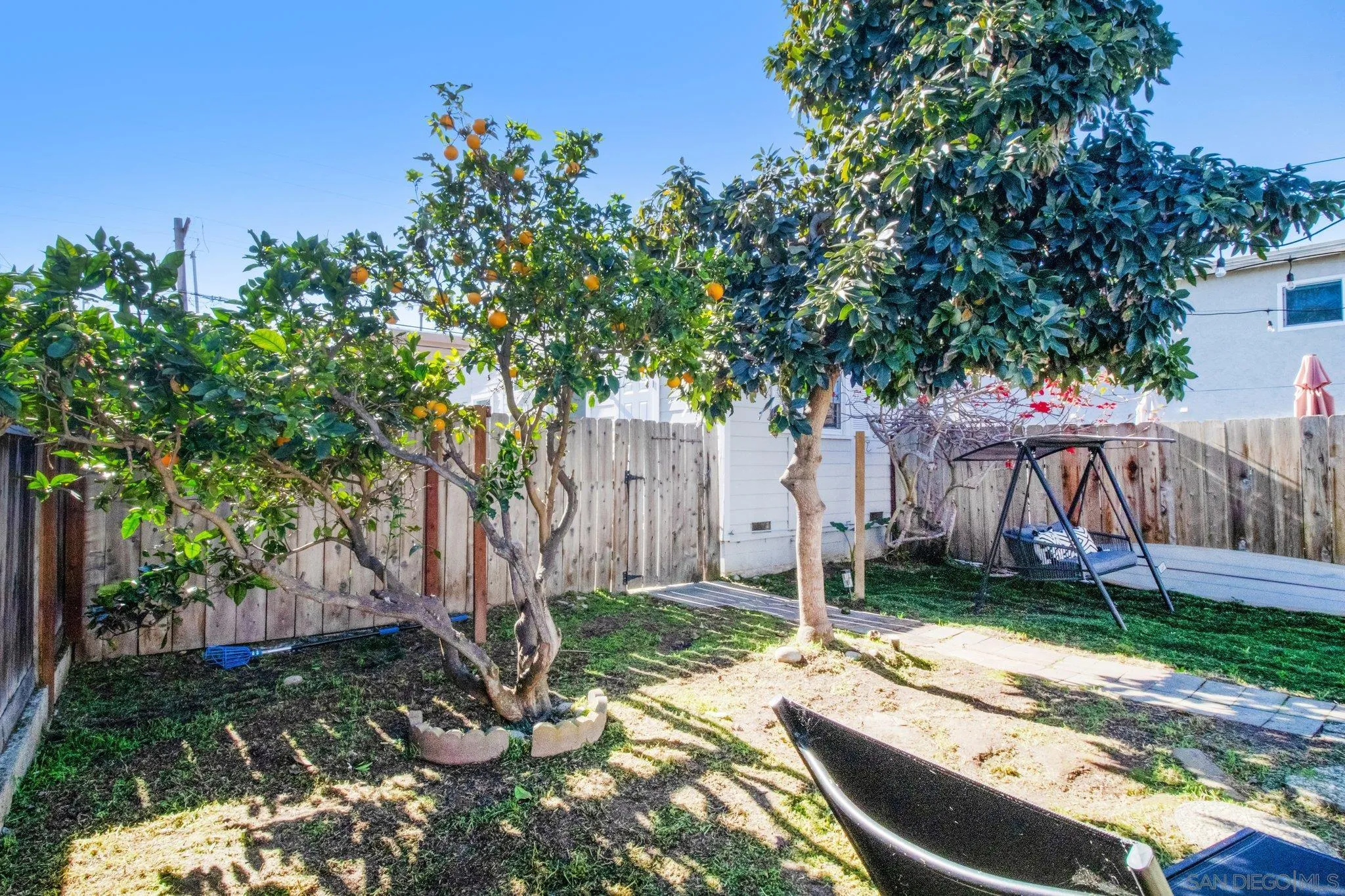 819-21 Tourmaline St