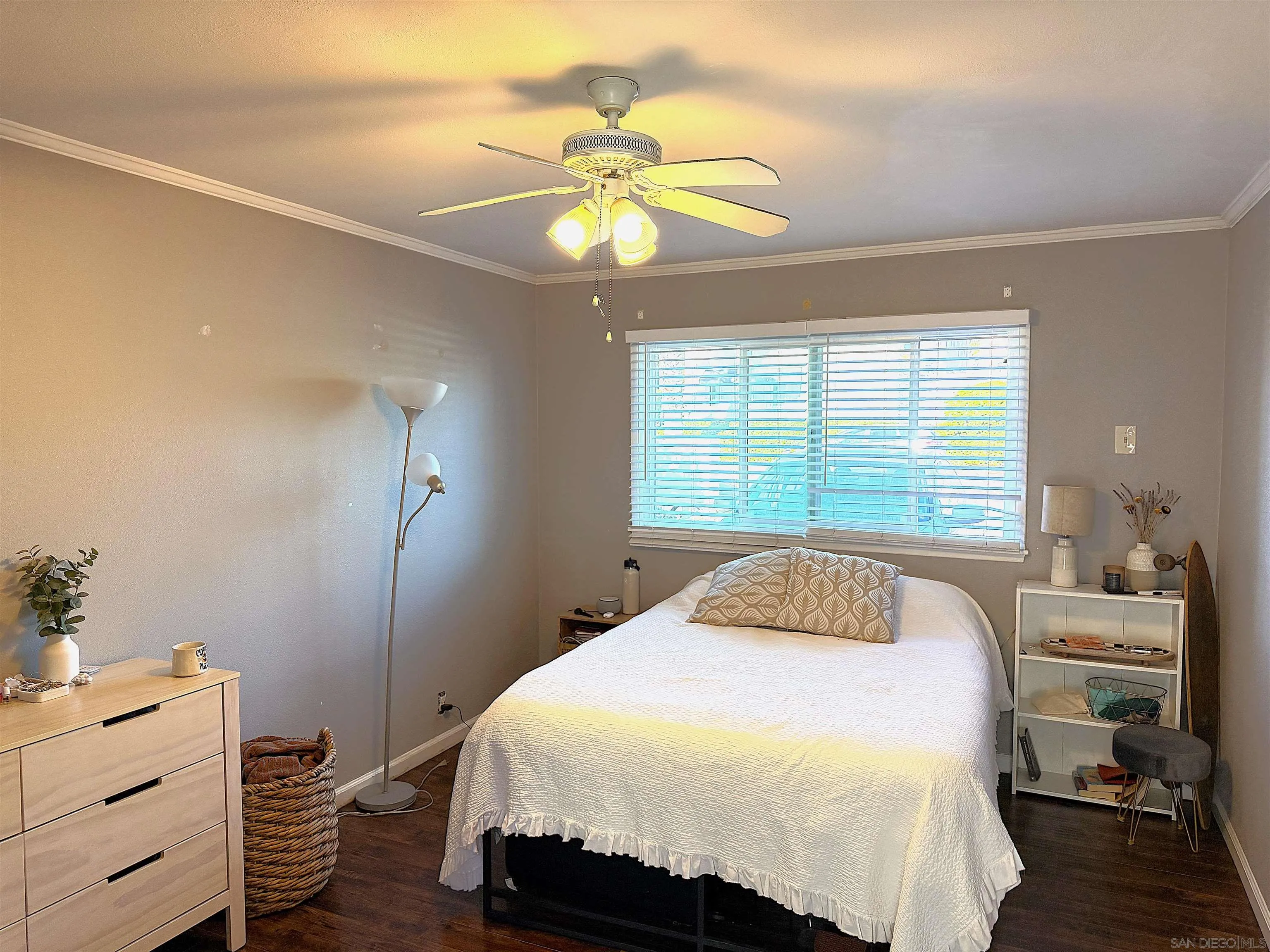 819-21 Tourmaline St