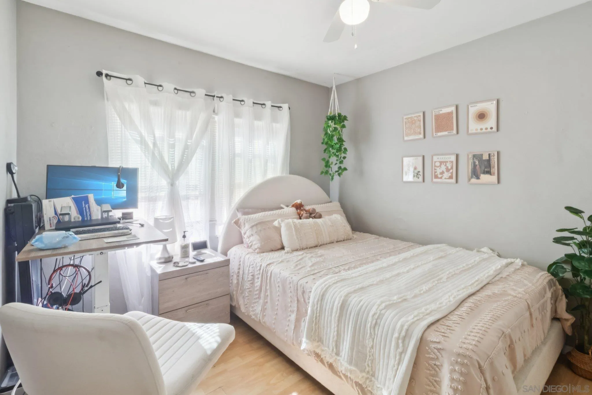 819-21 Tourmaline St