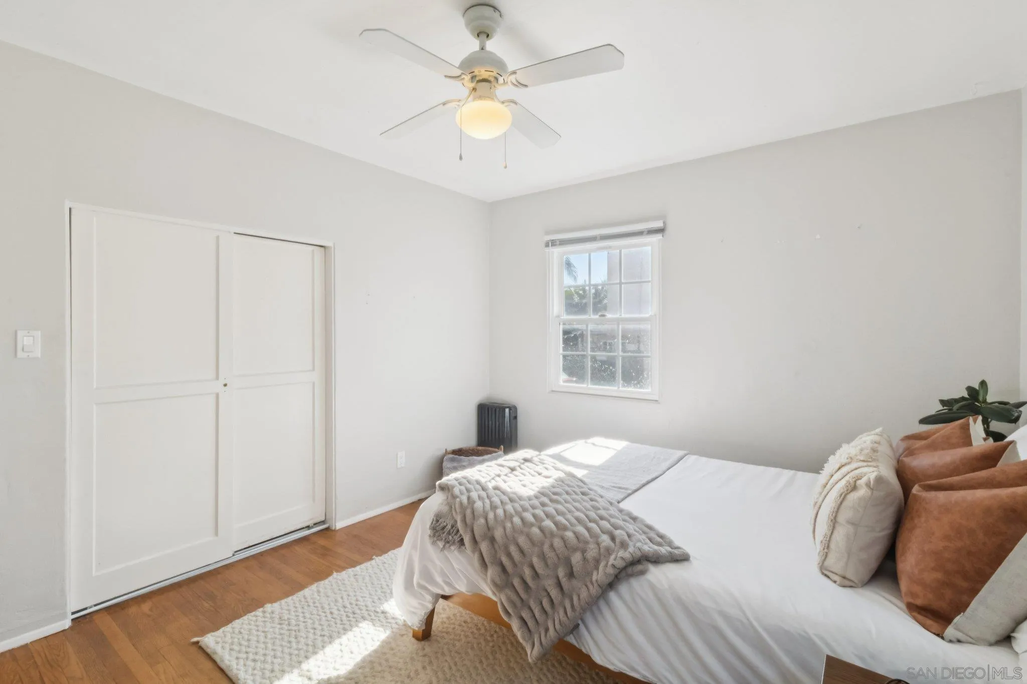 819-21 Tourmaline St