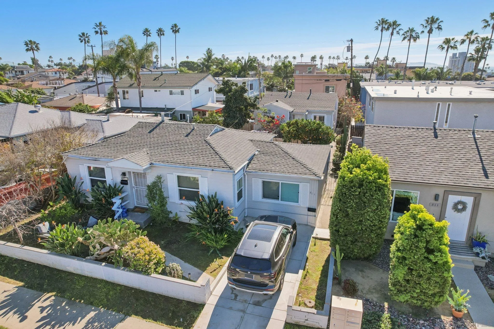 819-21 Tourmaline St