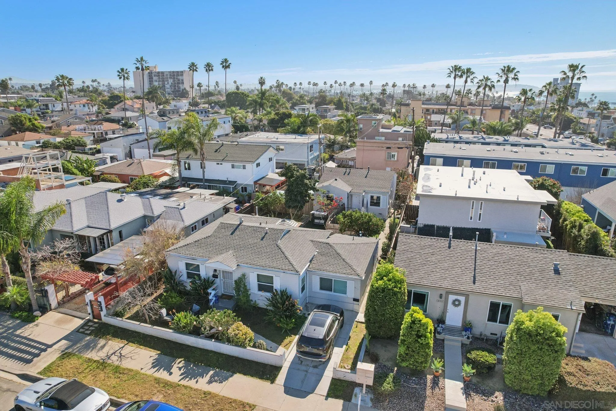 819-21 Tourmaline St