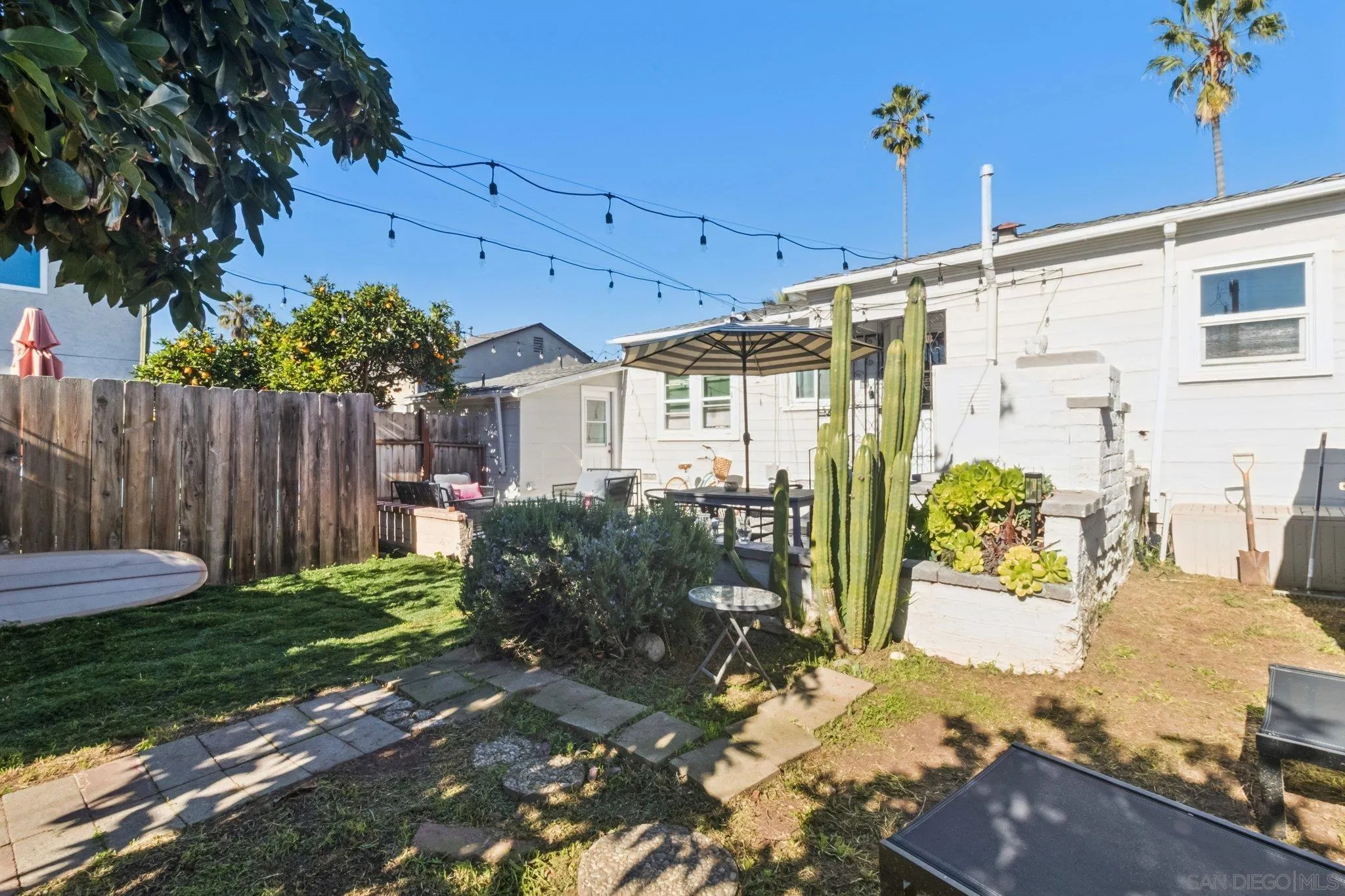 819-21 Tourmaline St