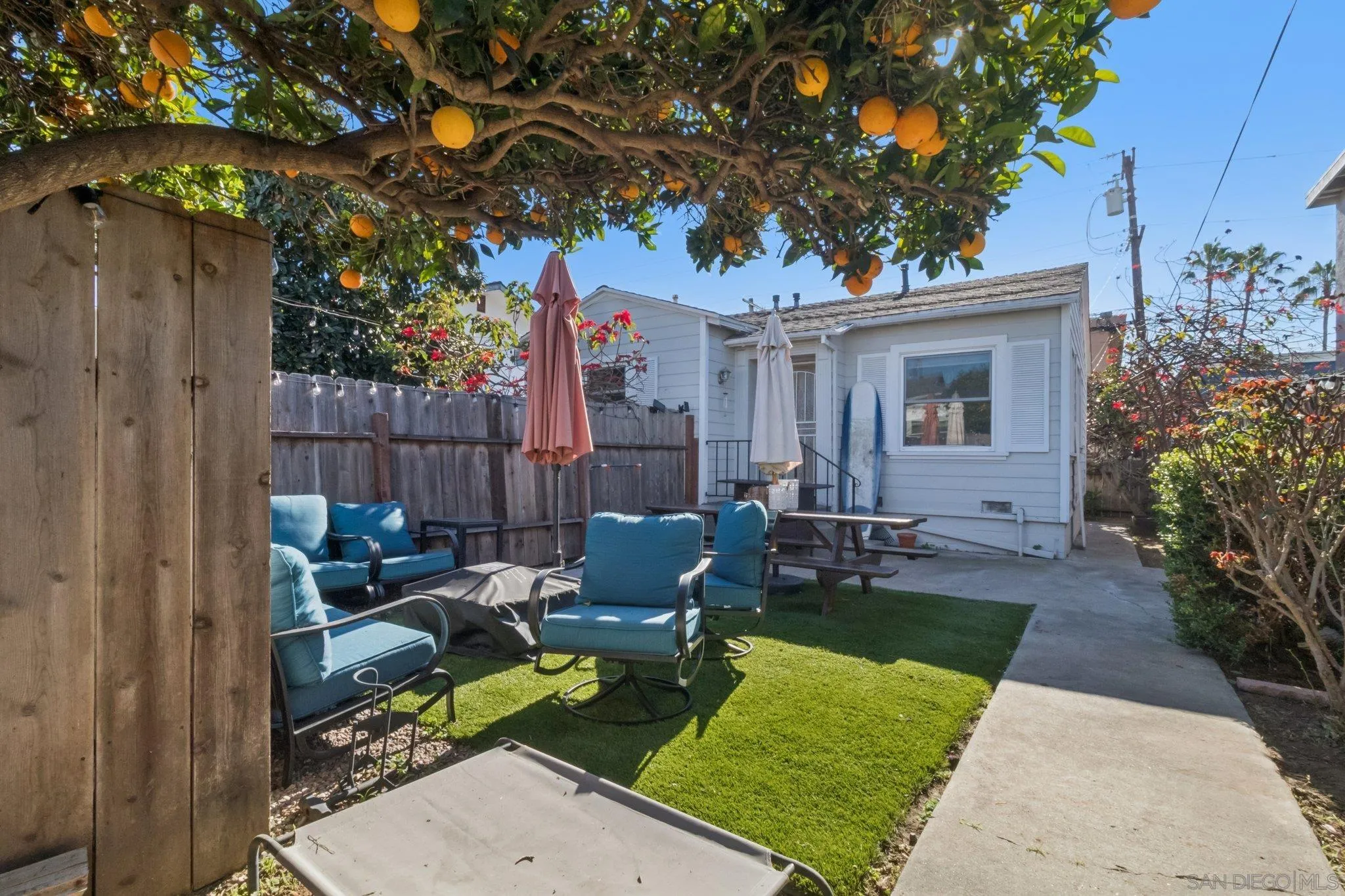 819-21 Tourmaline St